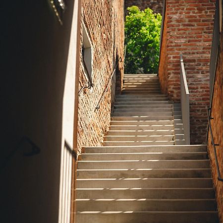Kai 36 - Hotel Zwischen Fels Und Fluss กราซ ภายนอก รูปภาพ The staircase