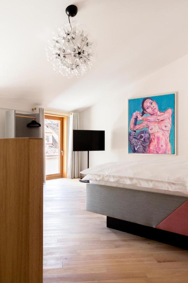 Kai 36 - Hotel Zwischen Fels Und Fluss กราซ ภายนอก รูปภาพ Installation view of the exhibition "The Body in Art", 2016