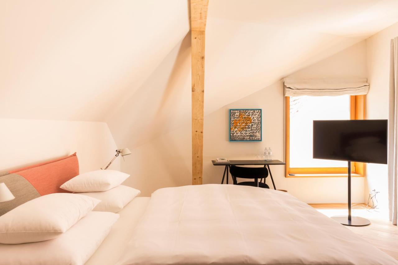 Kai 36 - Hotel Zwischen Fels Und Fluss กราซ ภายนอก รูปภาพ A room at the Hotel