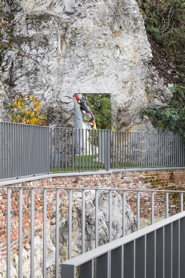 Kai 36 - Hotel Zwischen Fels Und Fluss กราซ ภายนอก รูปภาพ The memorial at the crash site