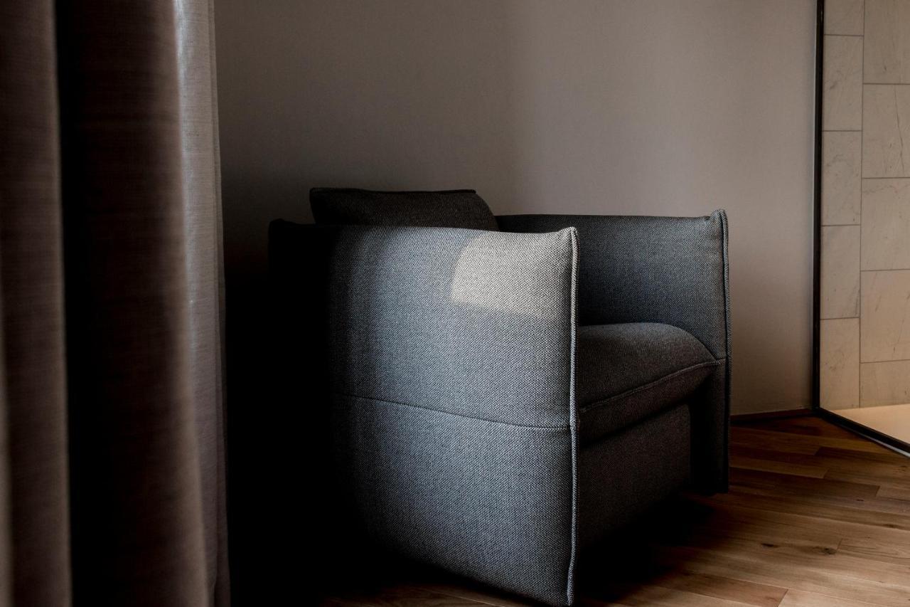 Kai 36 - Hotel Zwischen Fels Und Fluss กราซ ภายนอก รูปภาพ A chair