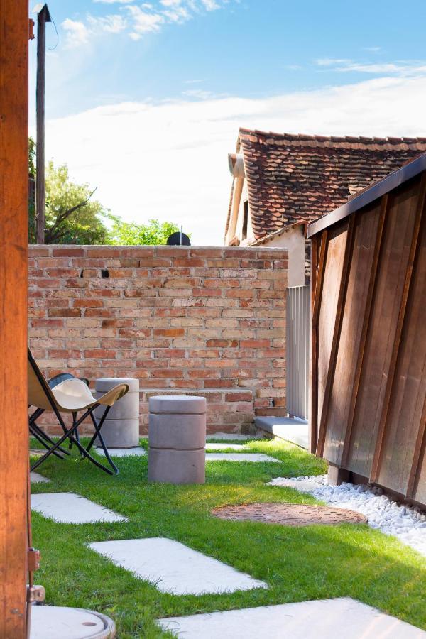 Kai 36 - Hotel Zwischen Fels Und Fluss กราซ ภายนอก รูปภาพ The courtyard of the house