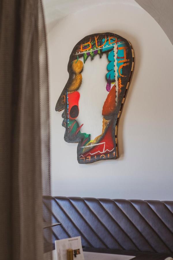 Kai 36 - Hotel Zwischen Fels Und Fluss กราซ ภายนอก รูปภาพ A sculpture by the artist