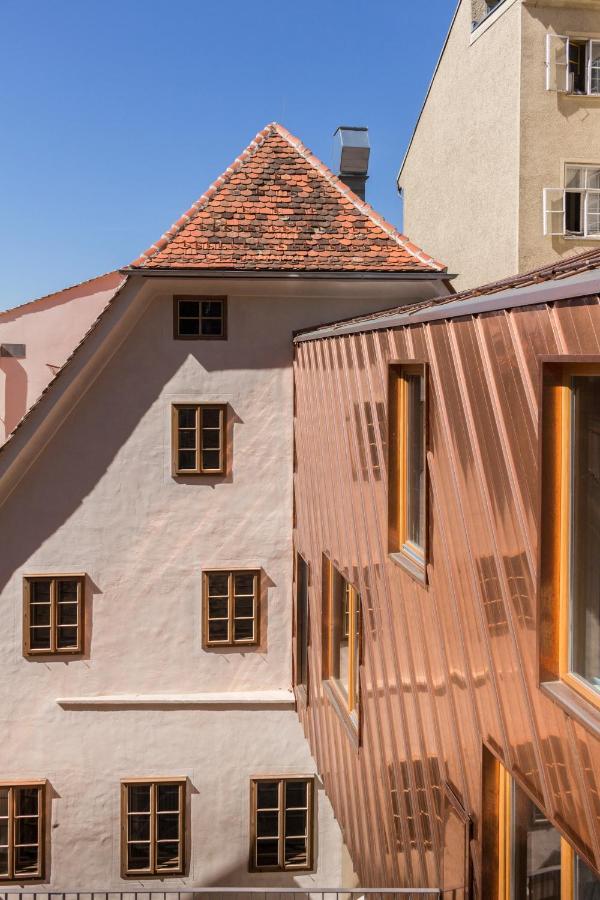 Kai 36 - Hotel Zwischen Fels Und Fluss กราซ ภายนอก รูปภาพ Copper cladding on a house in Regensburg, Germany