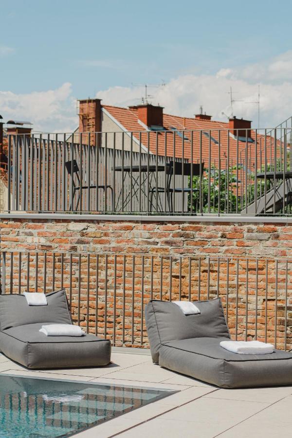 Kai 36 - Hotel Zwischen Fels Und Fluss กราซ ภายนอก รูปภาพ The Roman wall of the city of Cologne