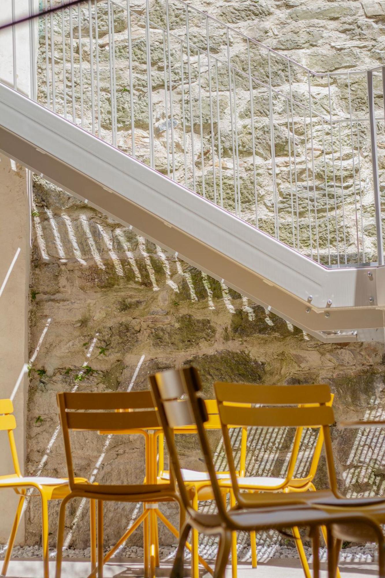 Kai 36 - Hotel Zwischen Fels Und Fluss กราซ ภายนอก รูปภาพ Detail of the staircase