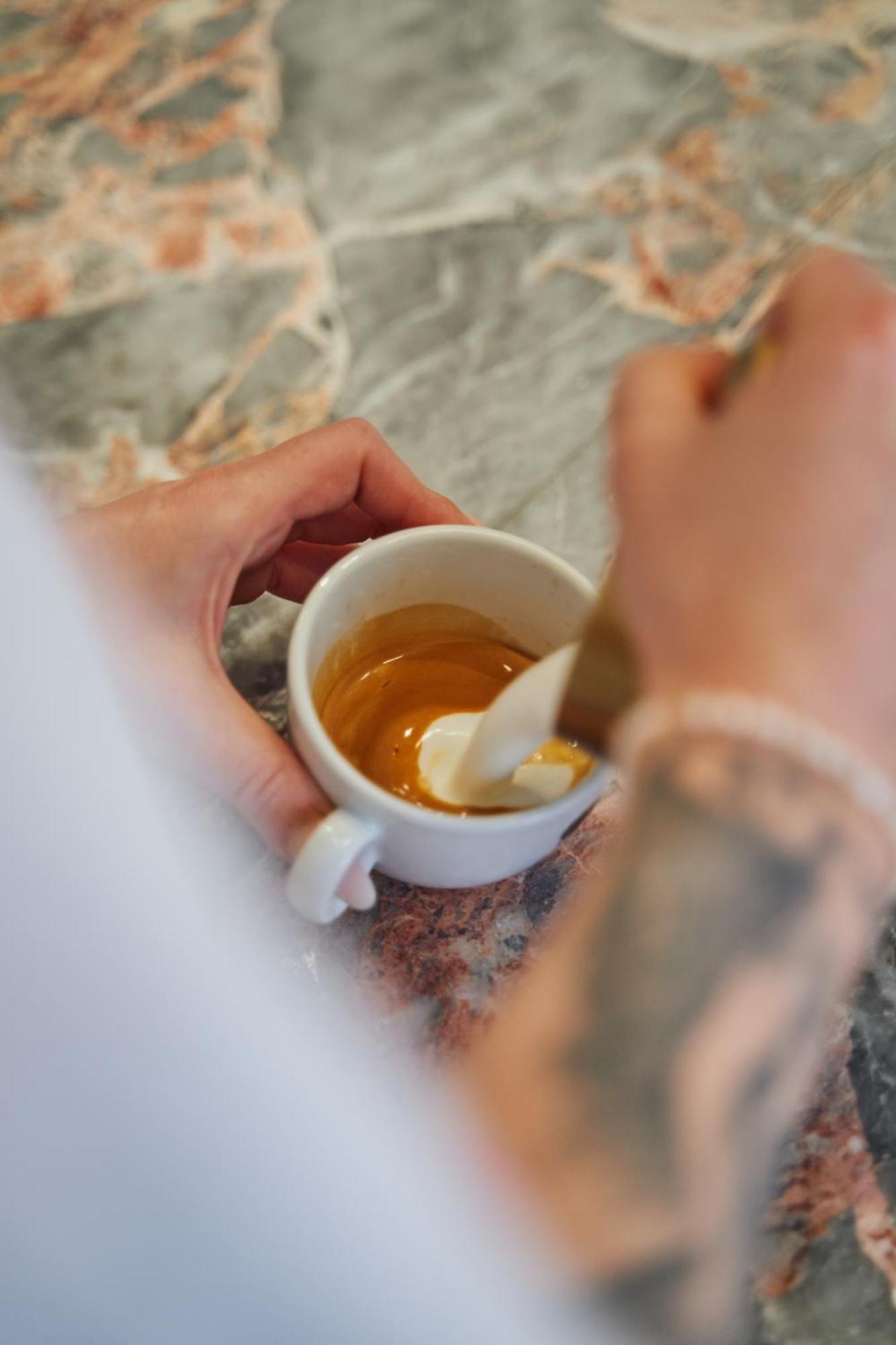 Kai 36 - Hotel Zwischen Fels Und Fluss กราซ ภายนอก รูปภาพ Preparation of a cup of turmeric milk