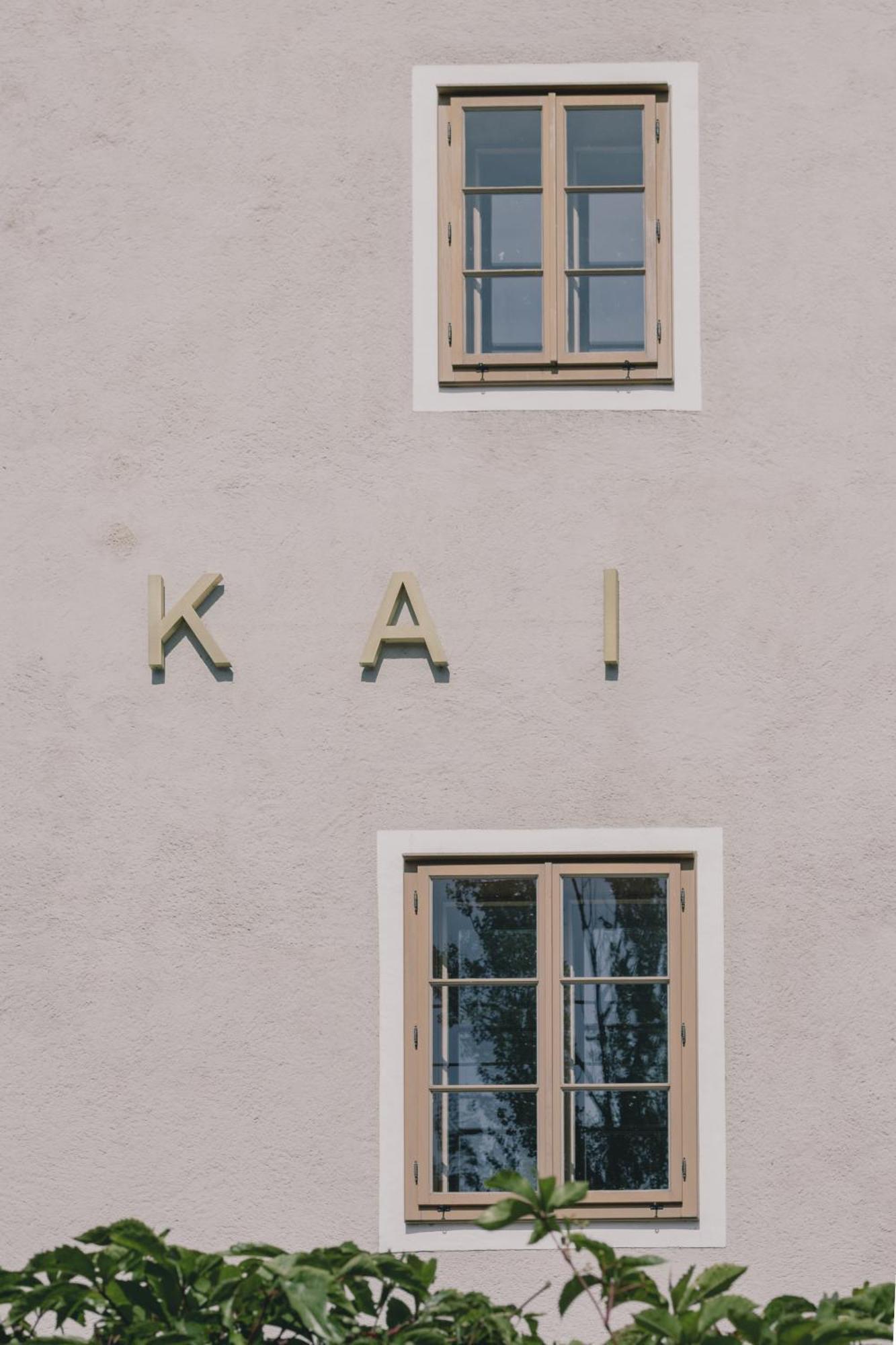 Kai 36 - Hotel Zwischen Fels Und Fluss กราซ ภายนอก รูปภาพ The name of the house on the wall