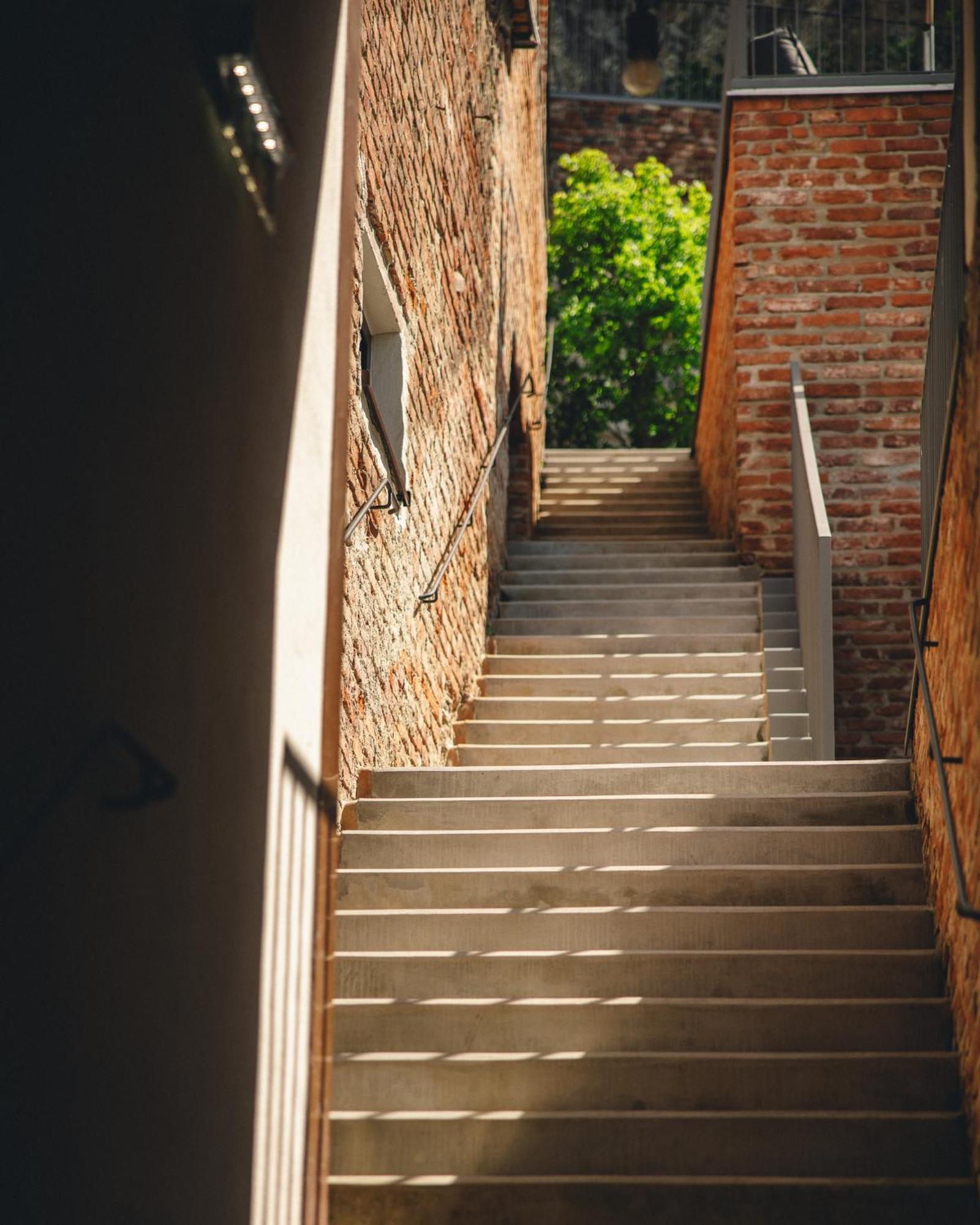 Kai 36 - Hotel Zwischen Fels Und Fluss กราซ ภายนอก รูปภาพ The staircase